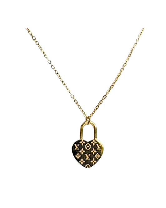 COLLAR CANDADO CORAZÓN LV